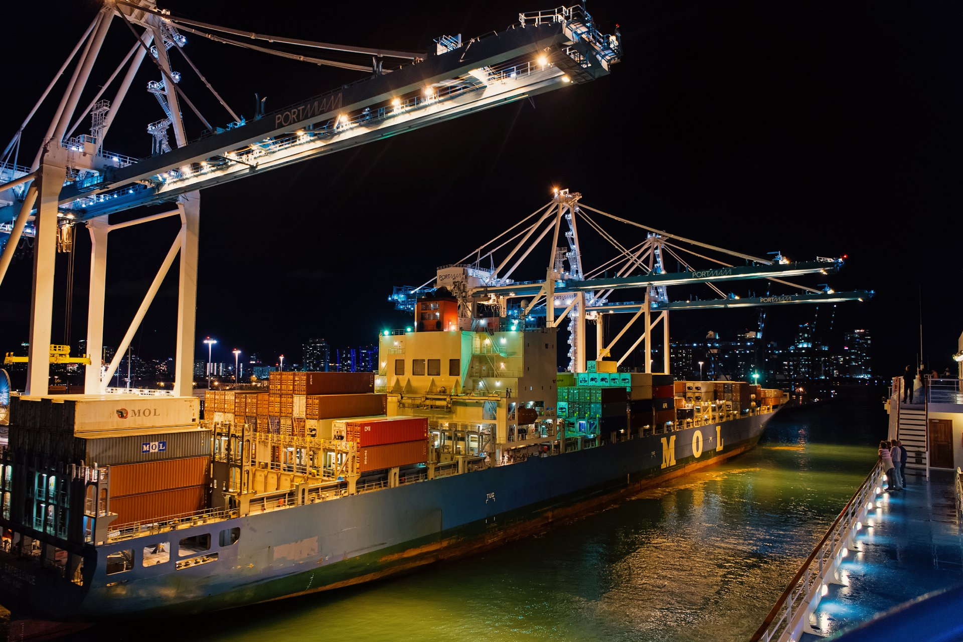 Plug-In Power for Reefer Containers